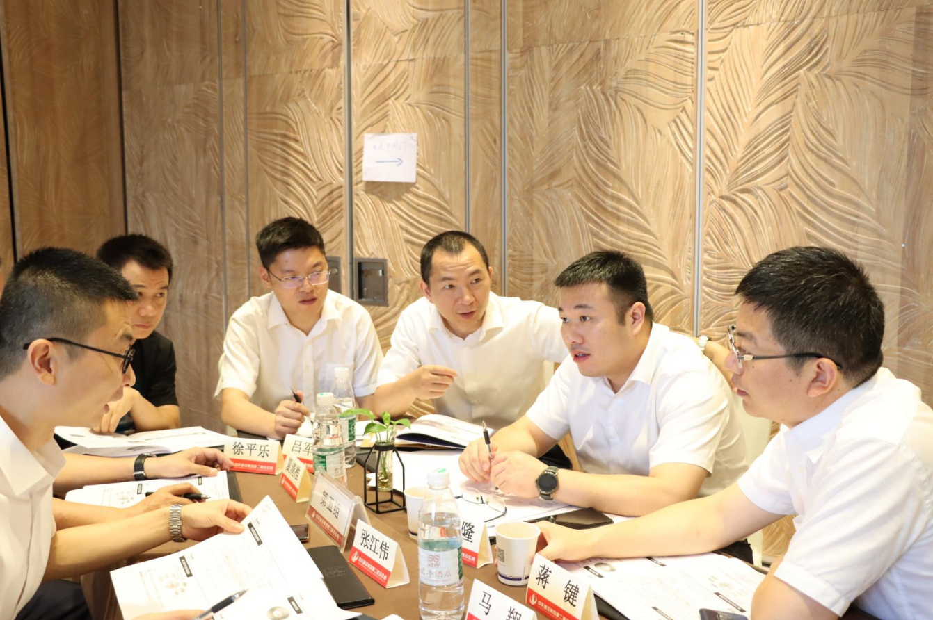 2021年6月25日-26日，环球360二建组织开展了2021年中高层主管执行力培训。本次培训特邀清华、北大、上海交大总裁班讲师，中国企业家协会特聘高级讲师许晋老师进行授课。